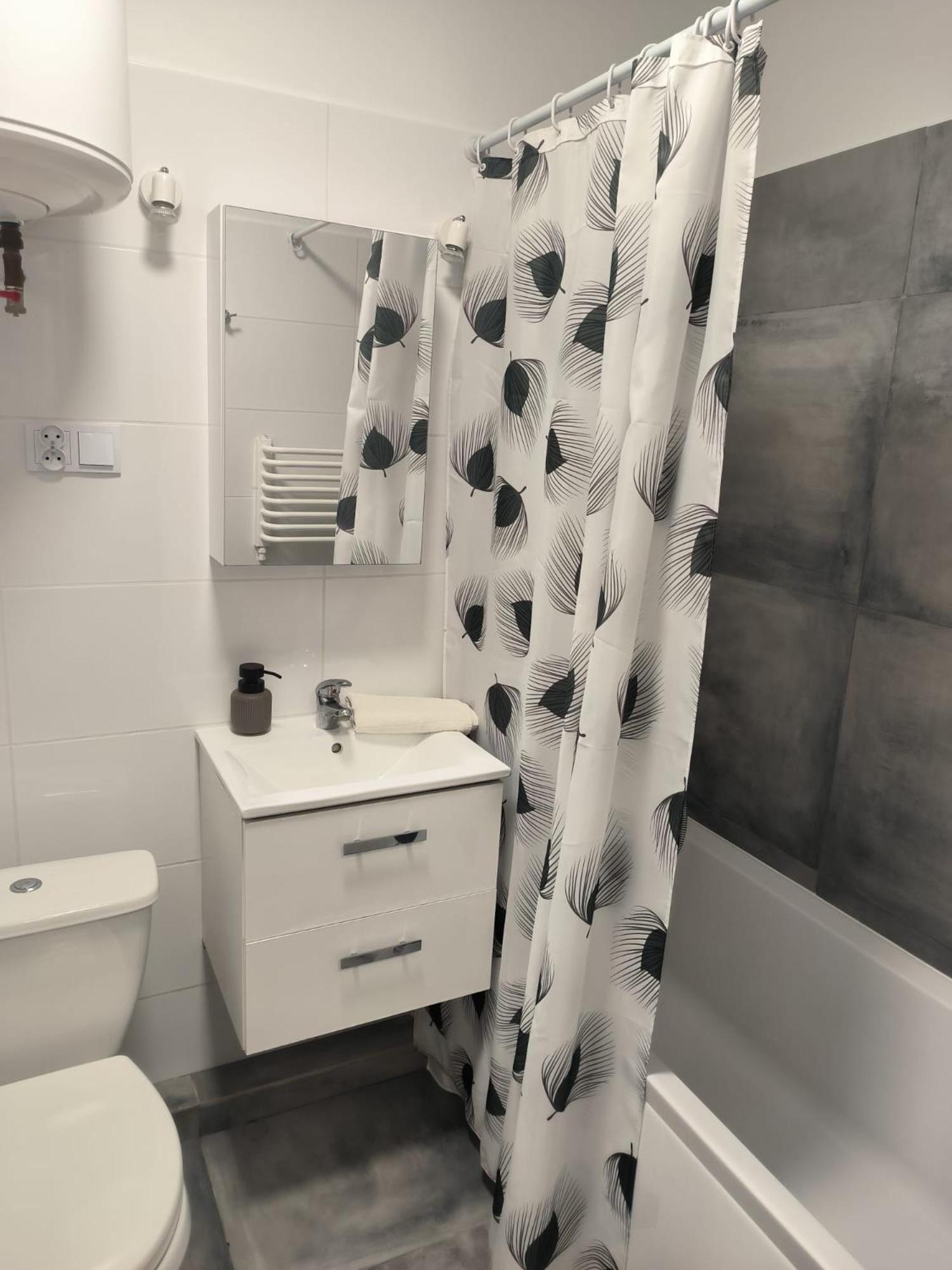 25 Apartment *